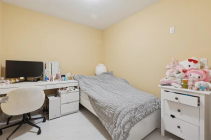 Powder Room Photo of 16388 88 Avenue, Surrey, BC