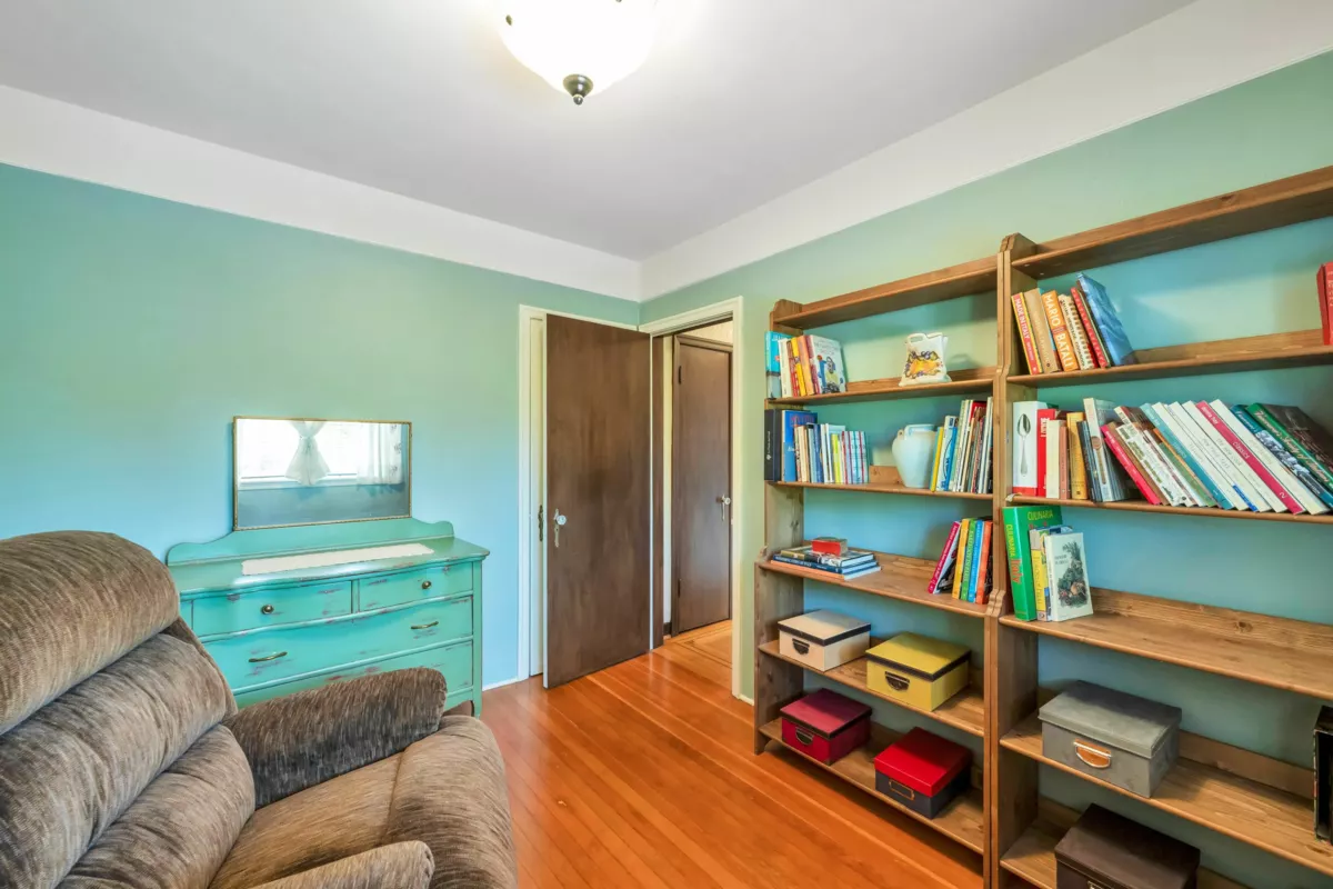 Walk-In Closet Photo of 3778 Triumph Street, Burnaby, BC