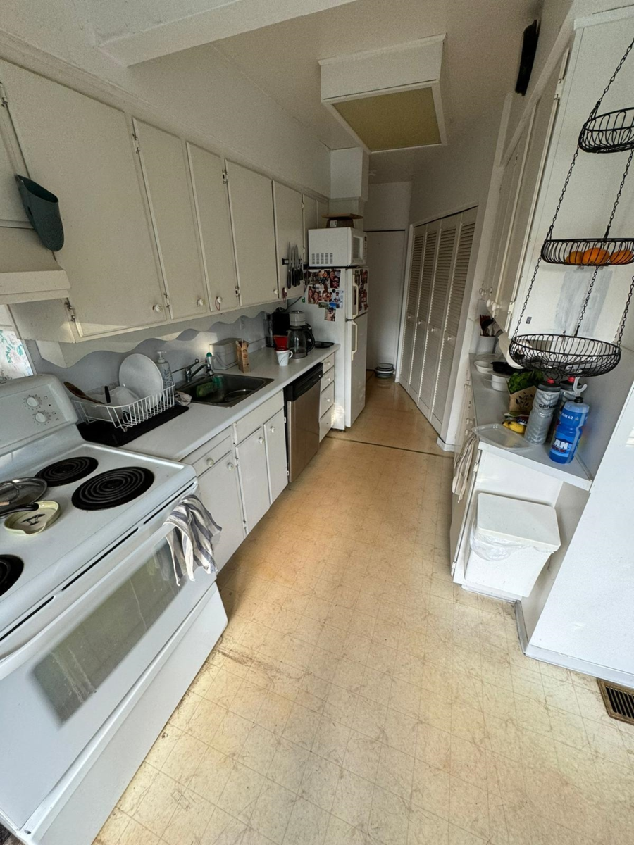Kitchen Island Photo of 7244 Granville Street, Vancouver, BC