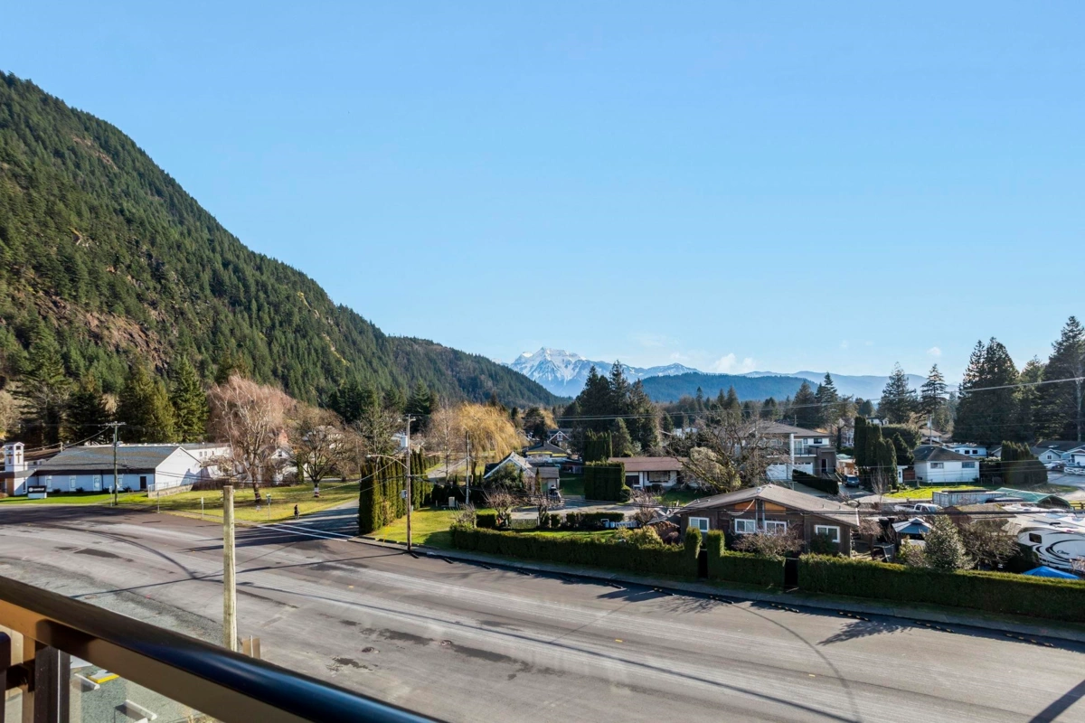 Bedroom 2 Photo of 307 470 Esplanade Avenue, Harrison Hot Springs, BC
