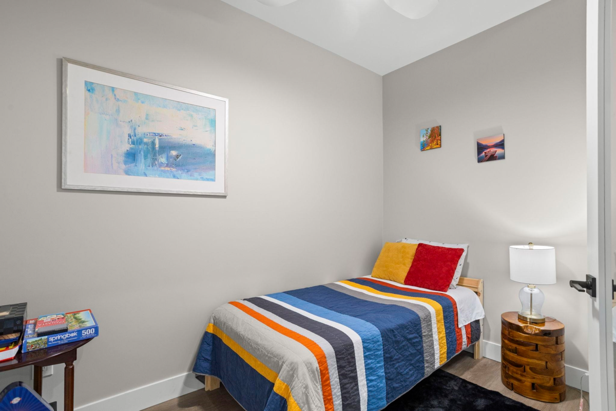 Entry Foyer Photo of 307 470 Esplanade Avenue, Harrison Hot Springs, BC