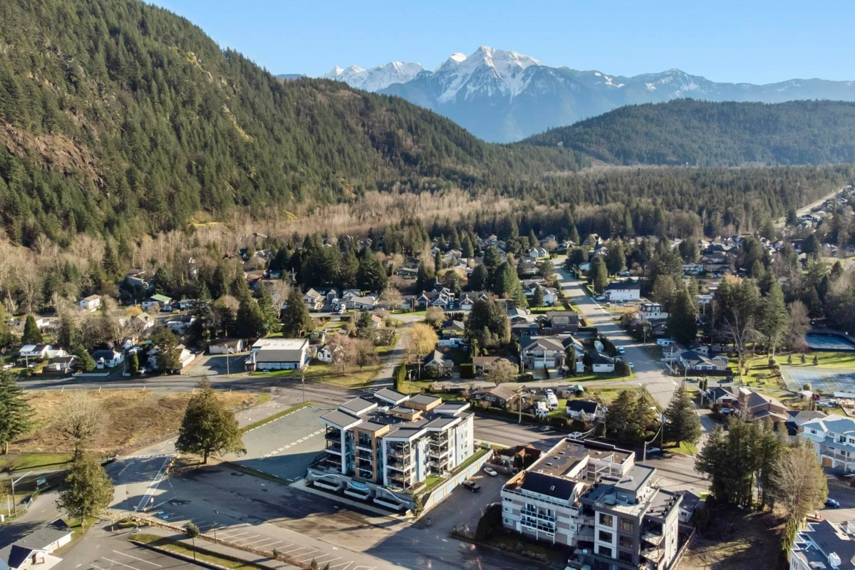 Garden / Landscaping Photo of 307 470 Esplanade Avenue, Harrison Hot Springs, BC
