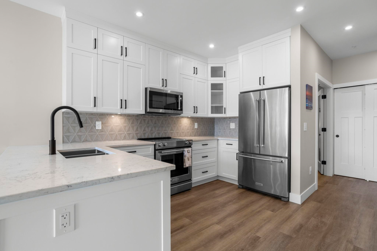 Mudroom Photo of 307 470 Esplanade Avenue, Harrison Hot Springs, BC