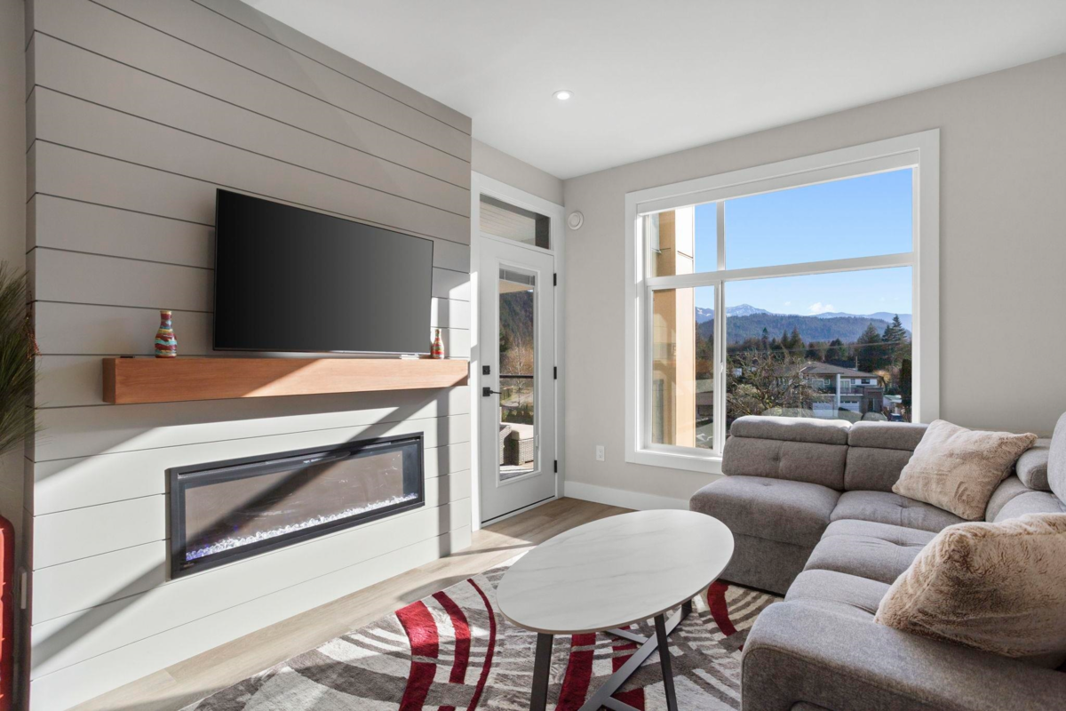 Primary Bathroom Photo of 307 470 Esplanade Avenue, Harrison Hot Springs, BC
