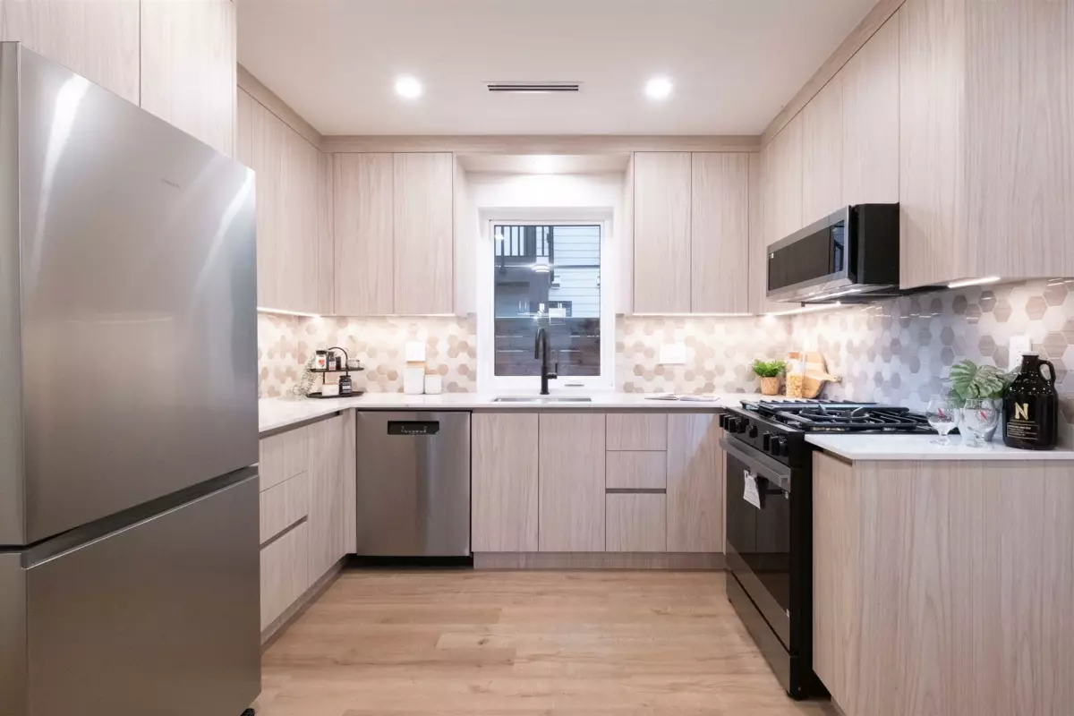 Breakfast Nook Photo of 2665 E Pender Street, Vancouver, BC