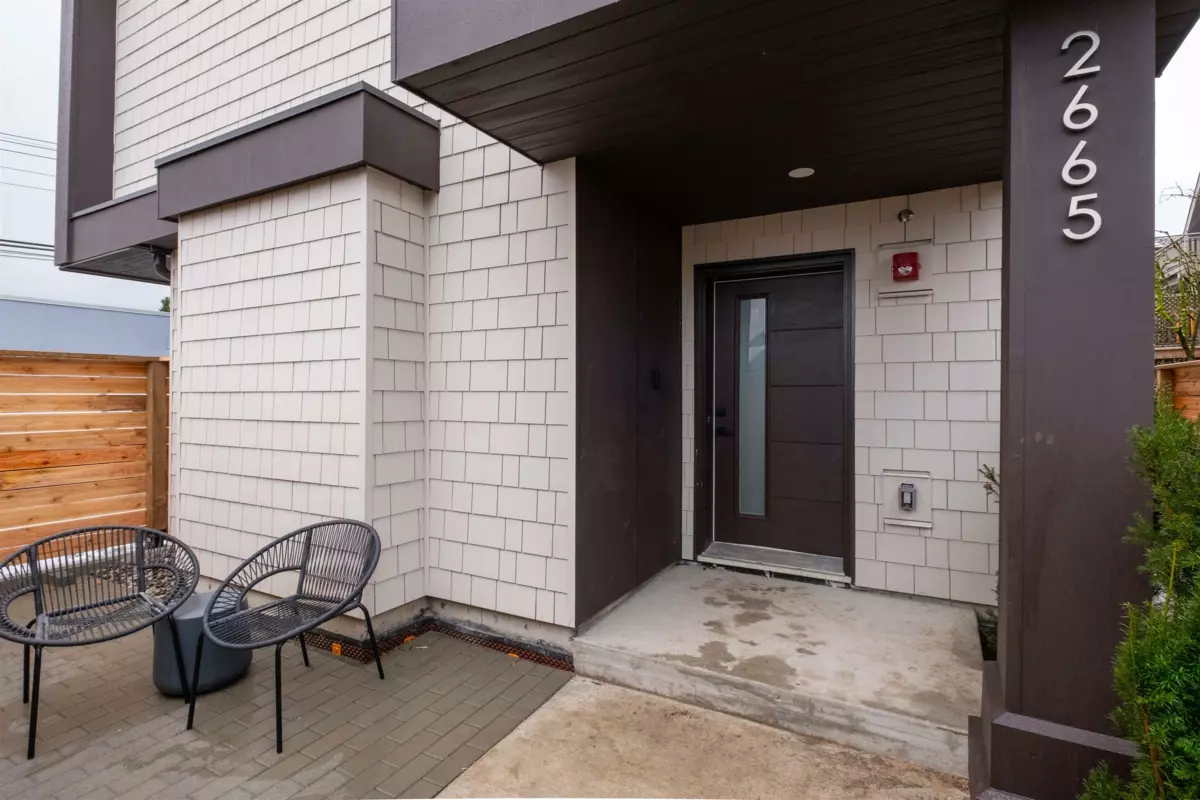 Living Room Photo of 2665 E Pender Street, Vancouver, BC