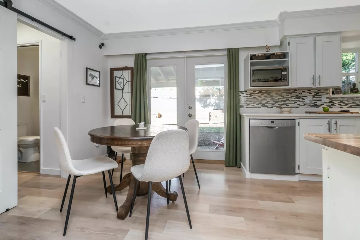 Breakfast Nook Photo of 32495 Mcrae Avenue, Mission, BC