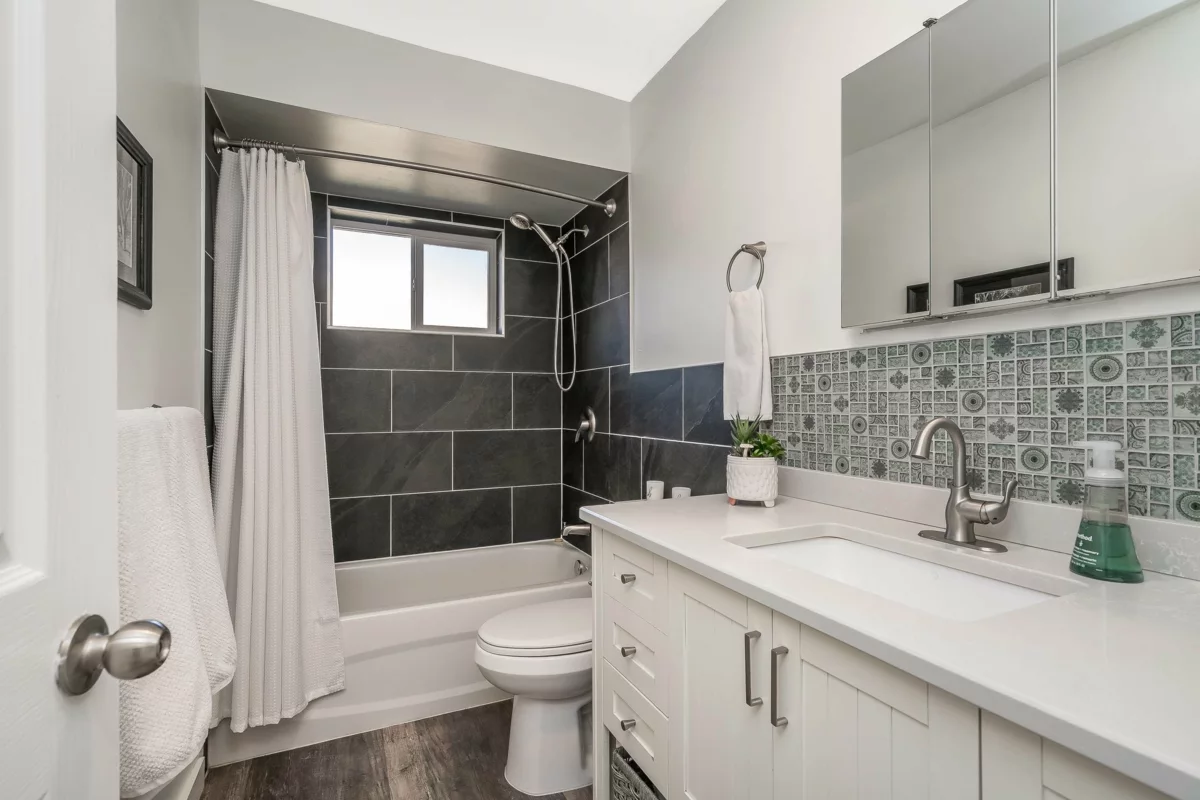 Garage Interior Photo of 32495 Mcrae Avenue, Mission, BC