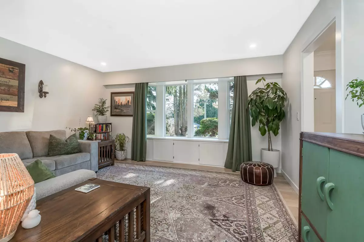 Kitchen Island Photo of 32495 Mcrae Avenue, Mission, BC