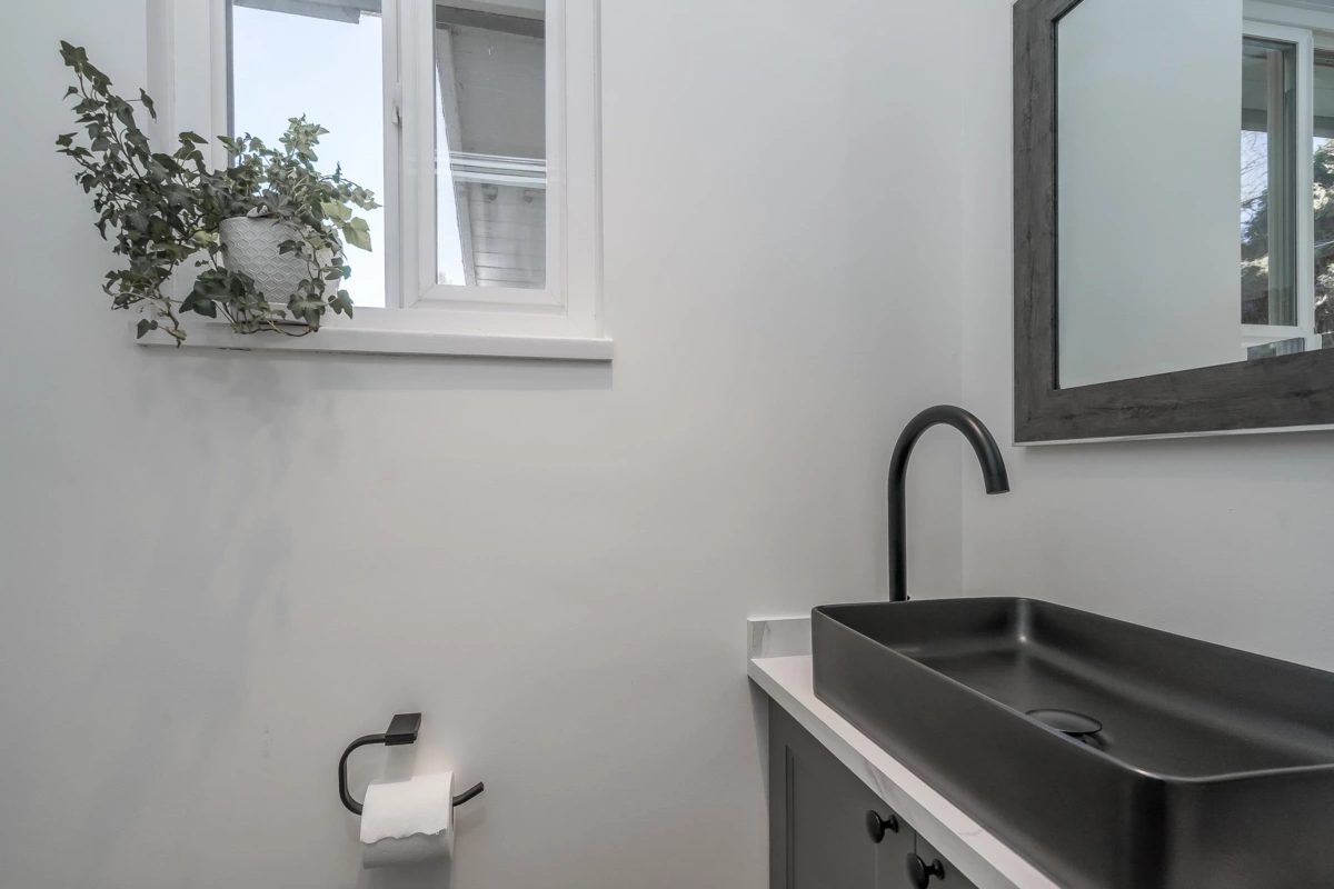 Laundry Room Photo of 32495 Mcrae Avenue, Mission, BC