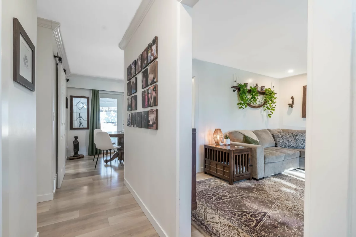 Living Room Photo of 32495 Mcrae Avenue, Mission, BC