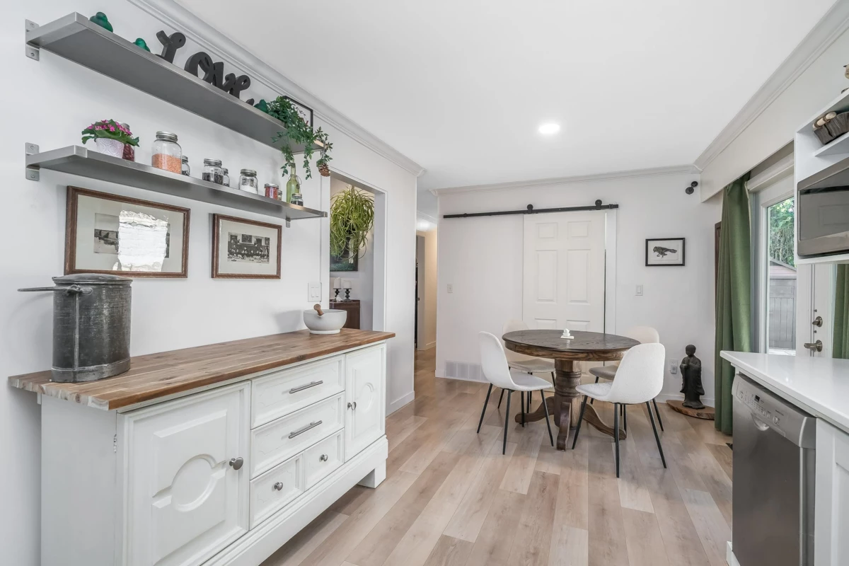 Powder Room Photo of 32495 Mcrae Avenue, Mission, BC
