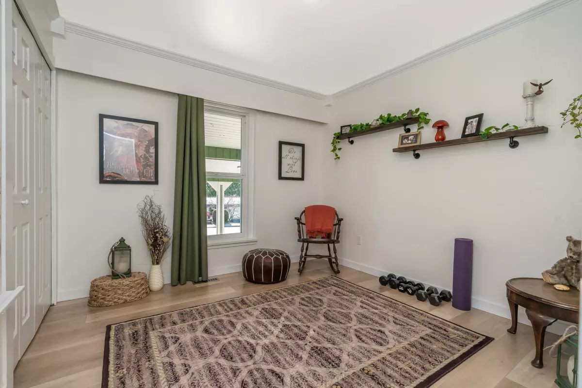 Staircase Photo of 32495 Mcrae Avenue, Mission, BC