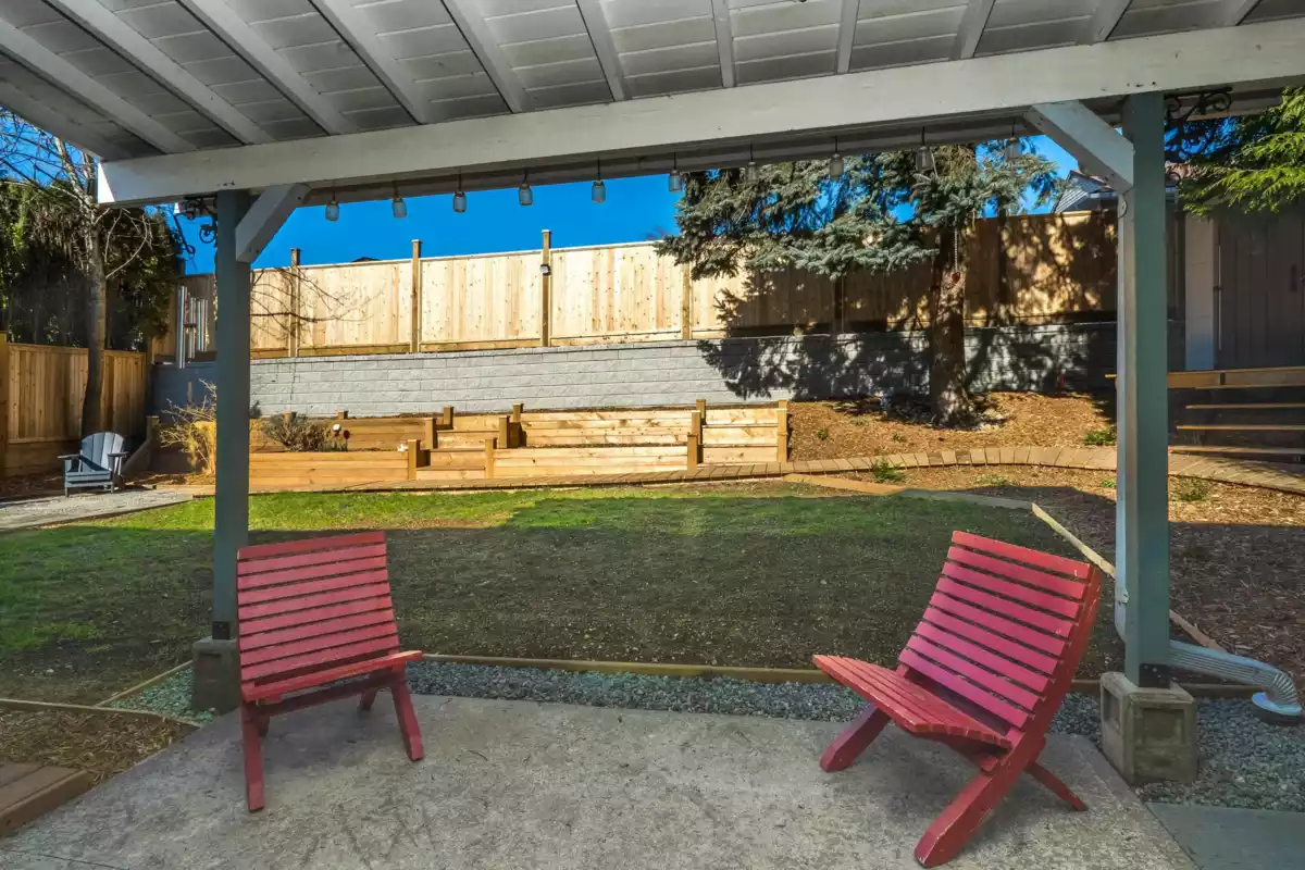 Swimming Pool Photo of 32495 Mcrae Avenue, Mission, BC