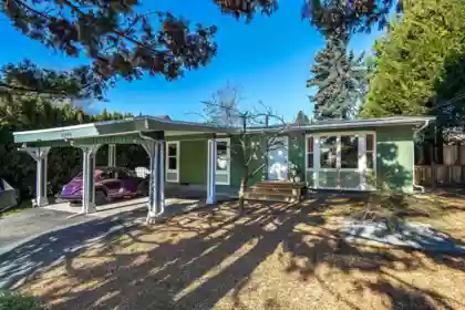 Front exterior of 32495 Mcrae Avenue, Mission, BC