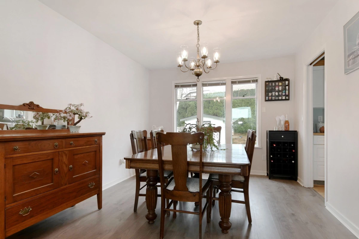 Breakfast Nook Photo of 6175 191 Street, Surrey, BC