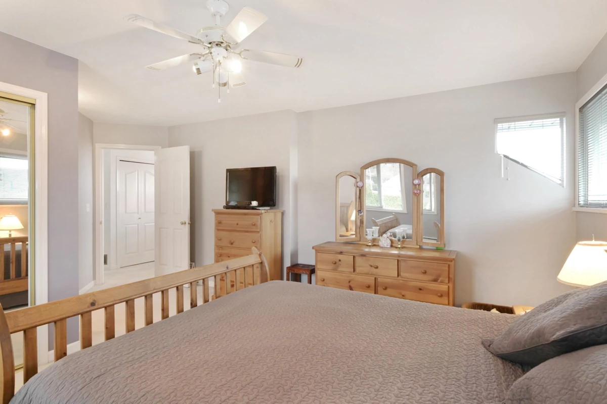 Entry Foyer Photo of 6175 191 Street, Surrey, BC
