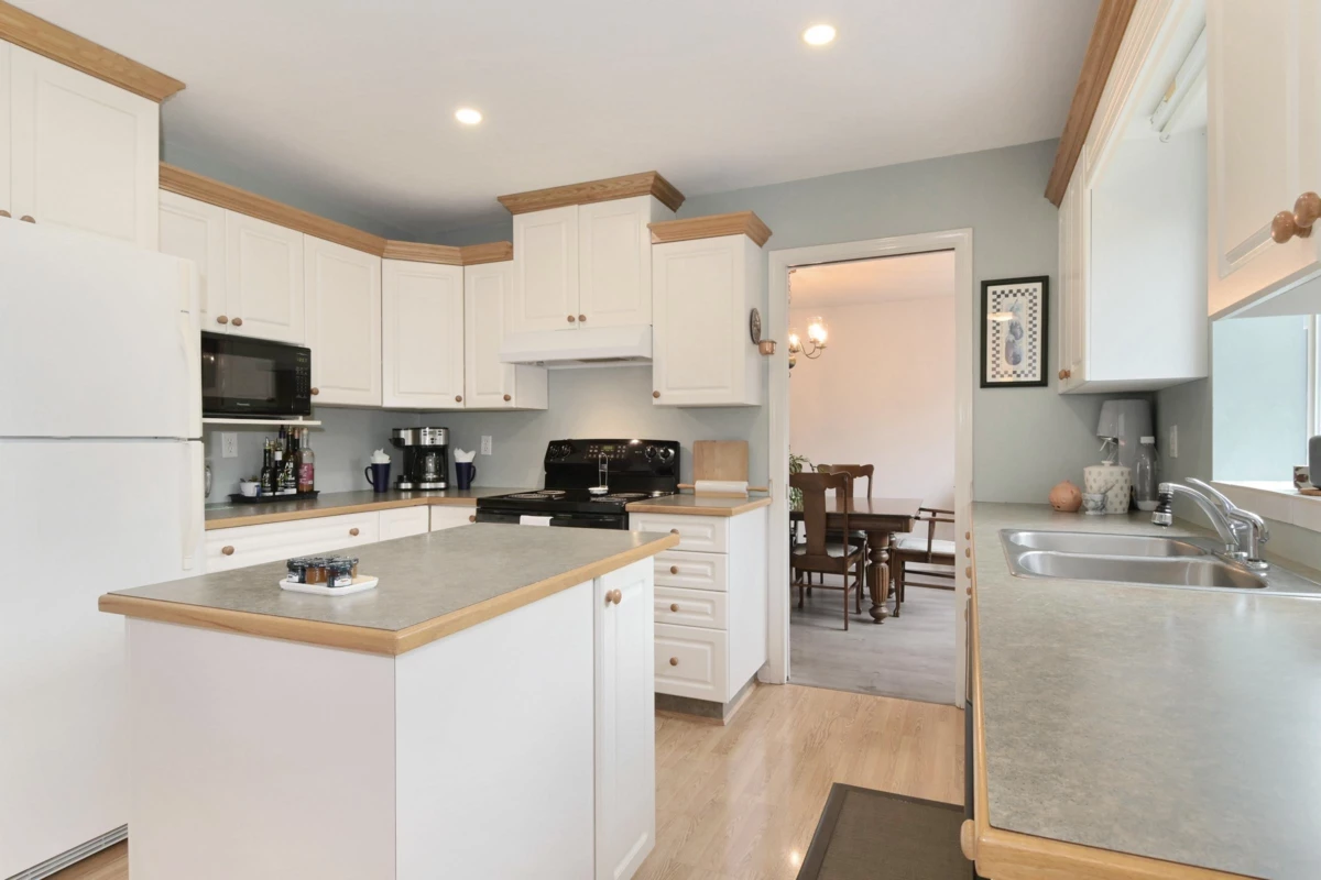 Guest Bathroom Photo of 6175 191 Street, Surrey, BC