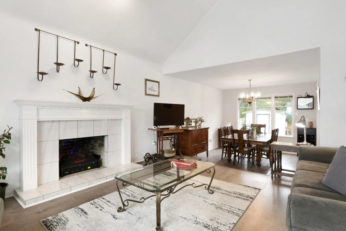 Kitchen Photo of 6175 191 Street, Surrey, BC