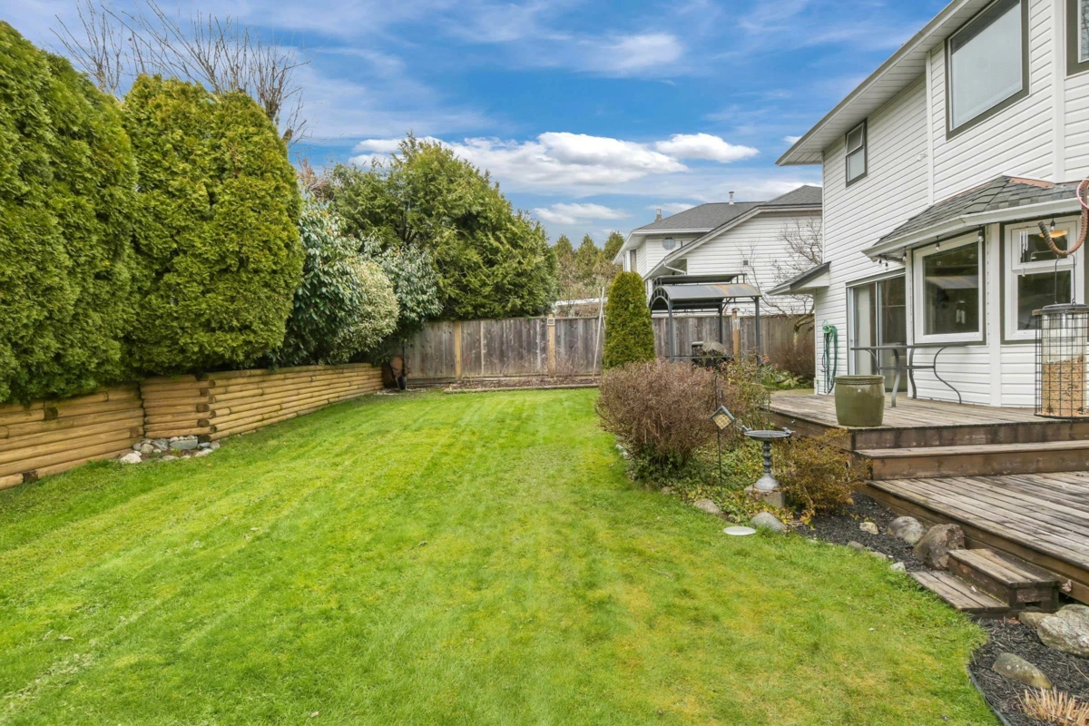 Swimming Pool Photo of 6175 191 Street, Surrey, BC