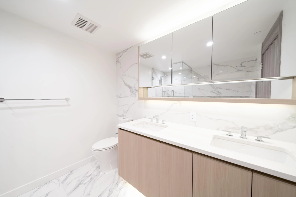 Kitchen Photo of 3406 13768 100 Avenue, Surrey, BC