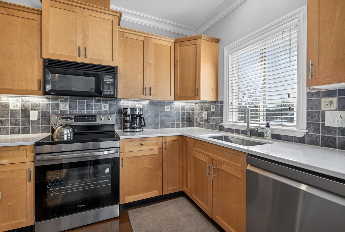 Breakfast Nook Photo of 16 36260 Mckee Road, Abbotsford, BC