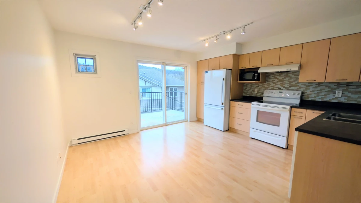 Kitchen Photo of 58 4401 Blauson Boulevard, Abbotsford, BC