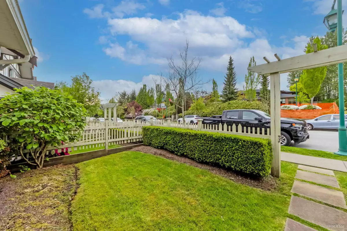 Living Room Photo of 58 4401 Blauson Boulevard, Abbotsford, BC