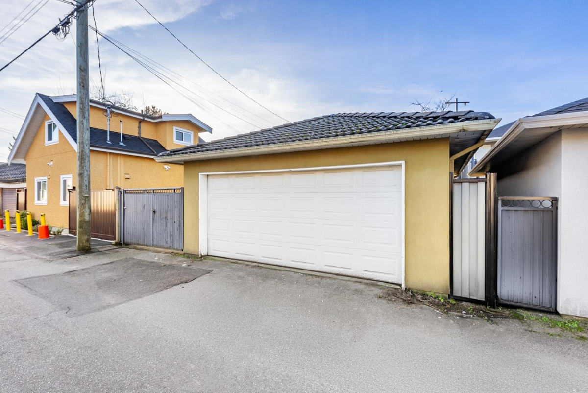 Backyard Photo of 6586 Nanaimo Street, Vancouver, BC