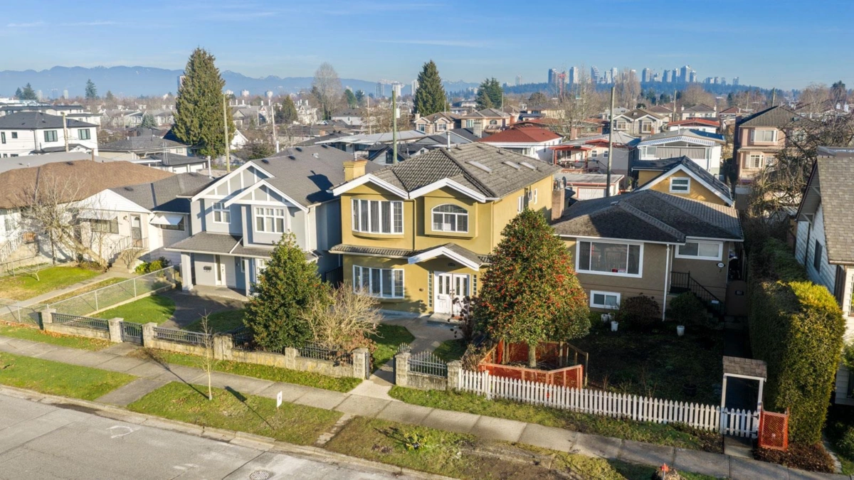 Front Yard Photo of 6586 Nanaimo Street, Vancouver, BC