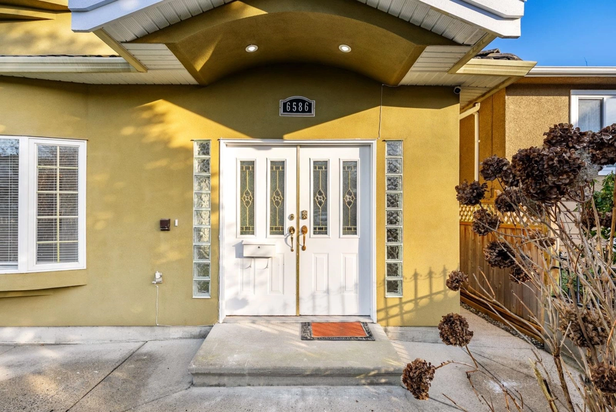 Garage Interior Photo of 6586 Nanaimo Street, Vancouver, BC