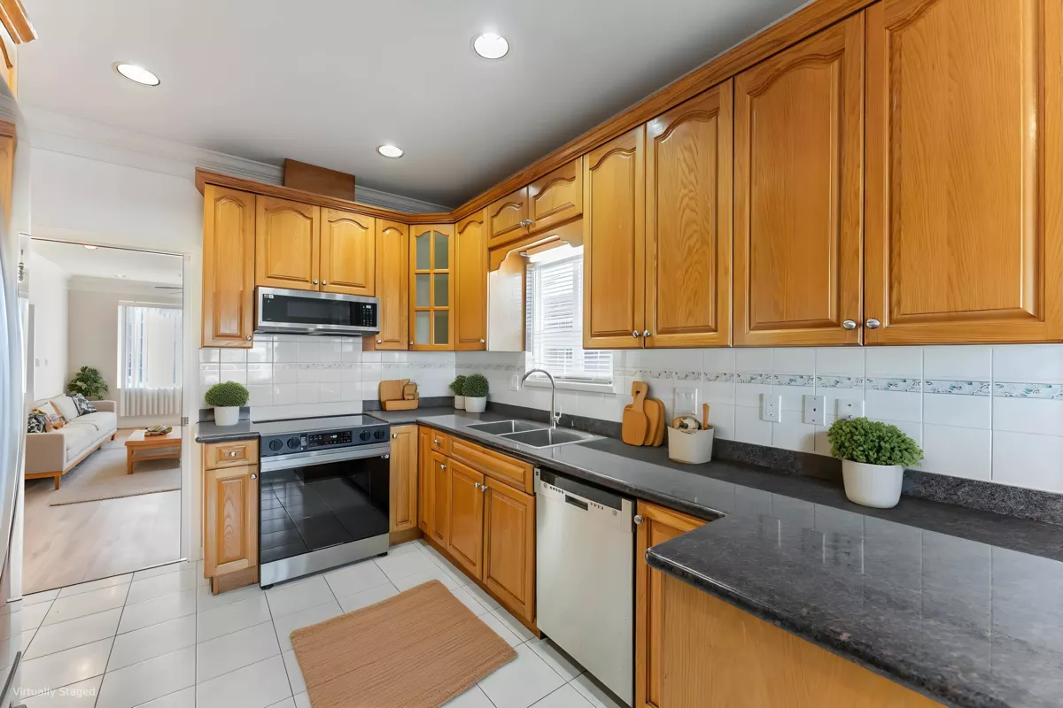 Kitchen Photo of 6586 Nanaimo Street, Vancouver, BC