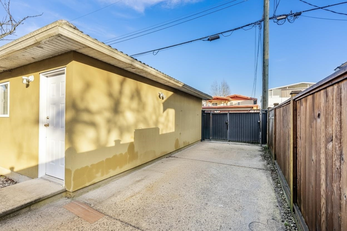 Laundry Room Photo of 6586 Nanaimo Street, Vancouver, BC