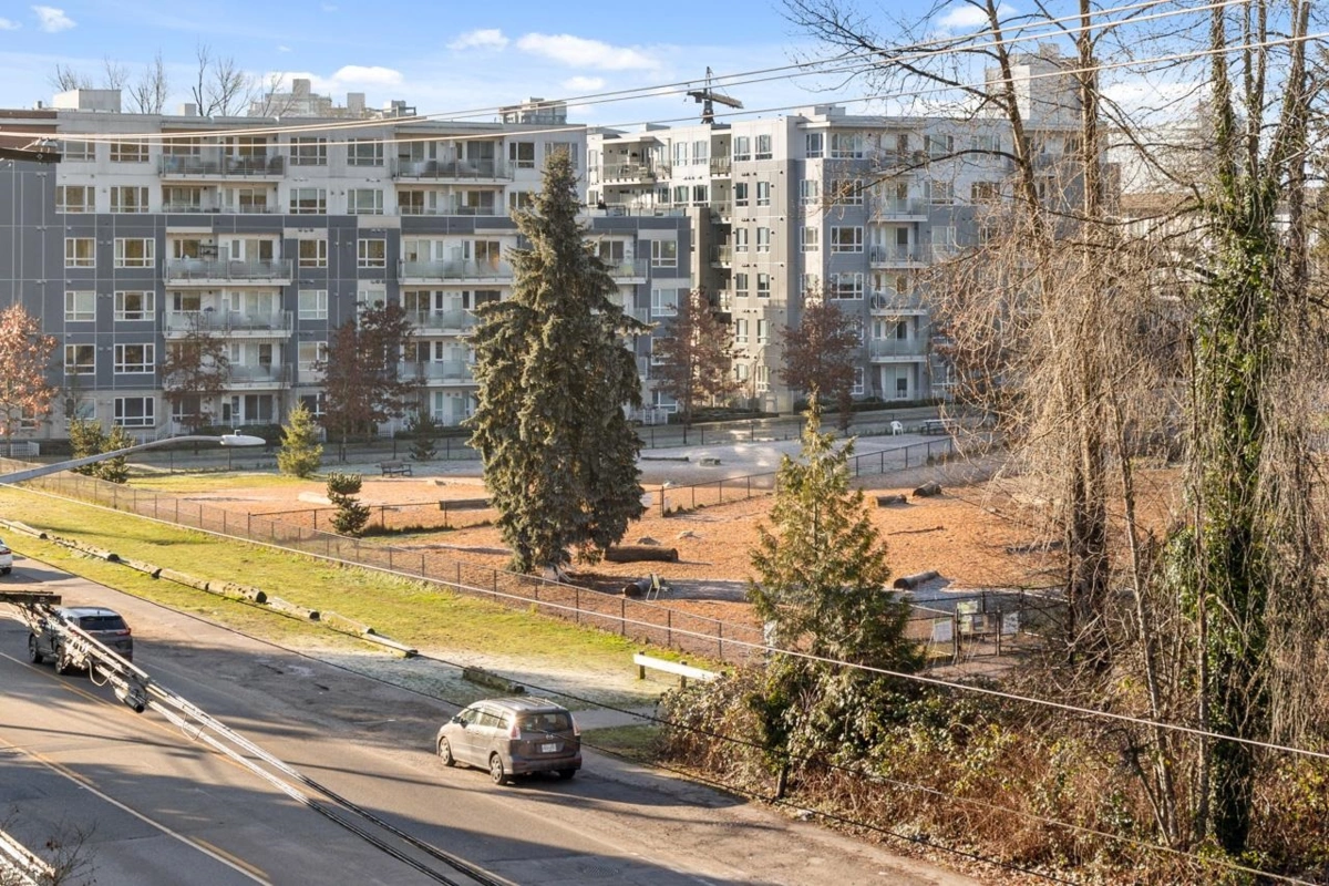 Basement Recreation Room Photo of 405 10688 140 Street, Surrey, BC