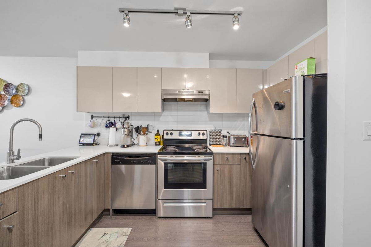 Breakfast Nook Photo of 405 10688 140 Street, Surrey, BC