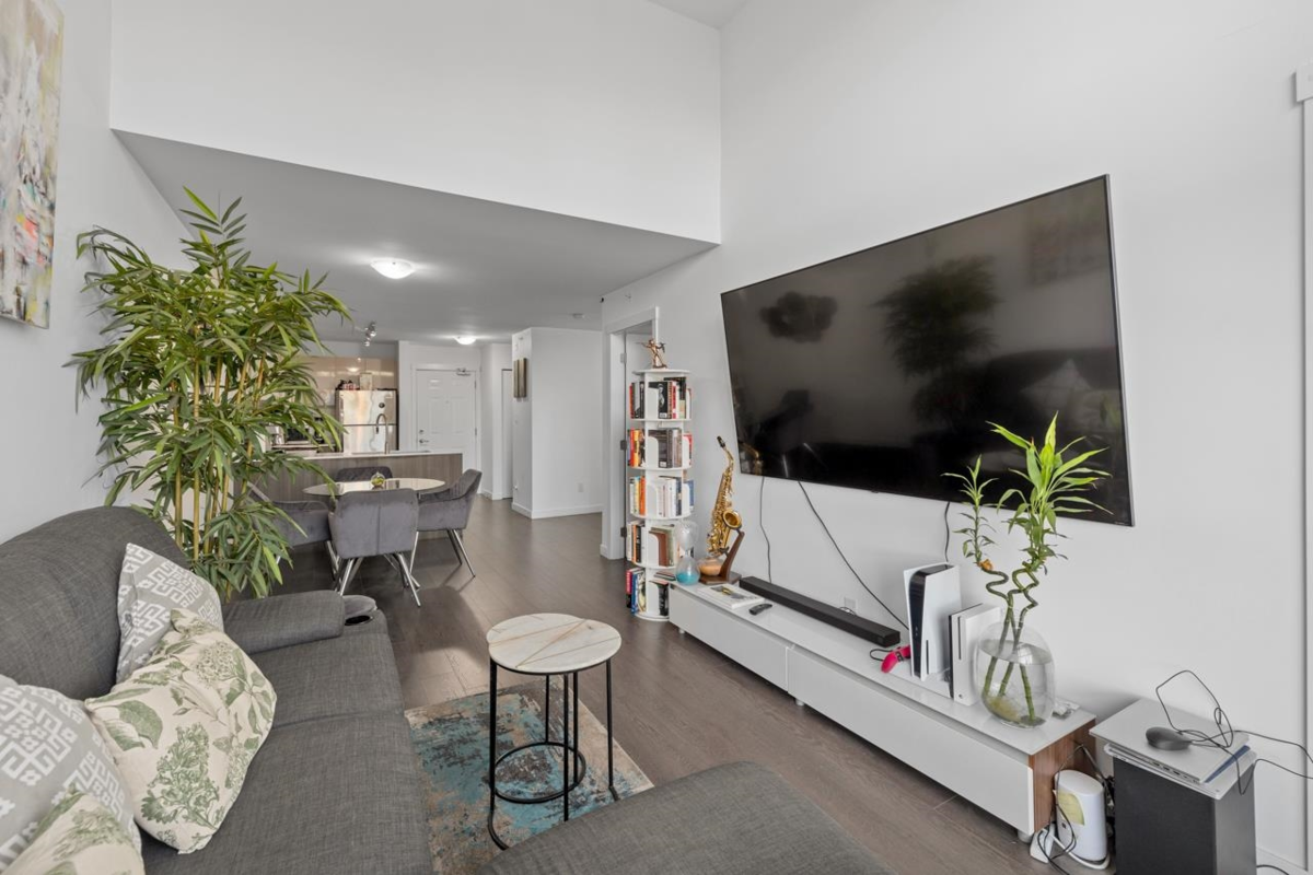 Dining Area Photo of 405 10688 140 Street, Surrey, BC