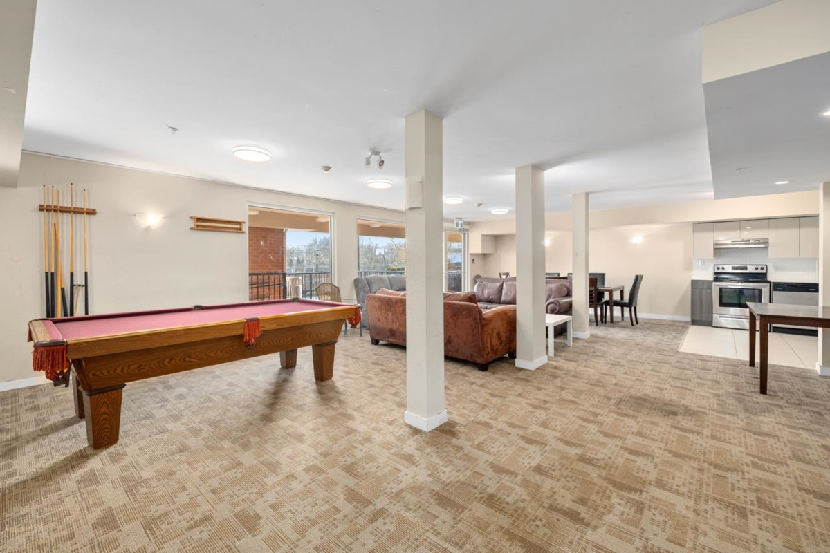 Entry Foyer Photo of 405 10688 140 Street, Surrey, BC