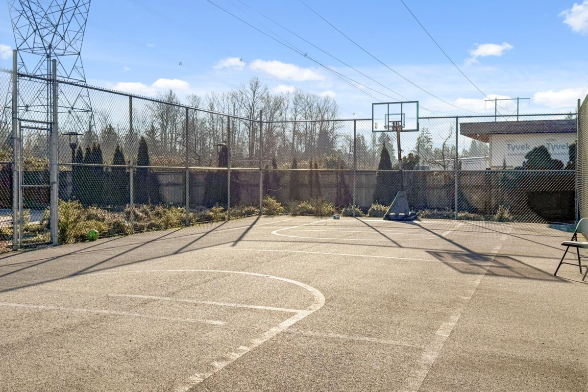 Front Yard Photo of 405 10688 140 Street, Surrey, BC