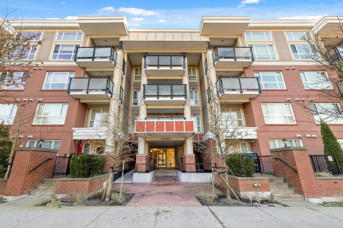 Garden / Landscaping Photo of 405 10688 140 Street, Surrey, BC