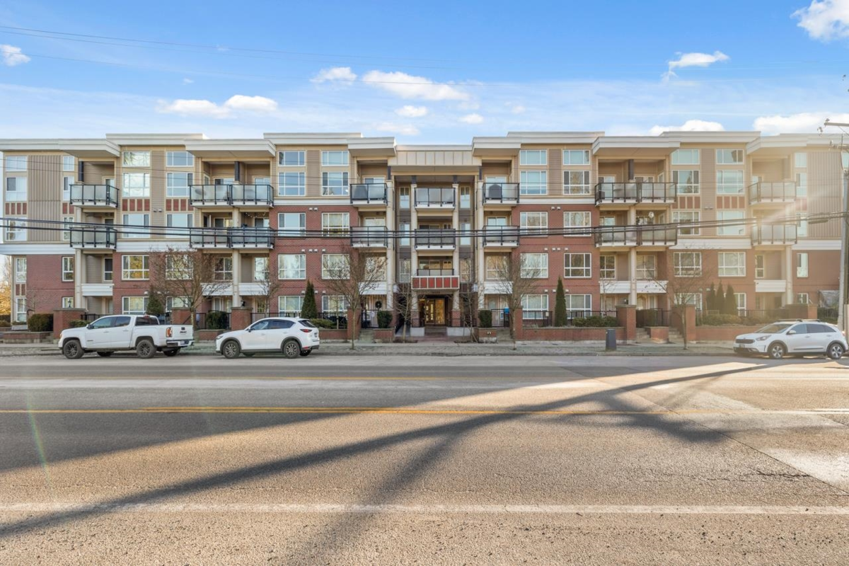 Hot Tub / Spa Photo of 405 10688 140 Street, Surrey, BC