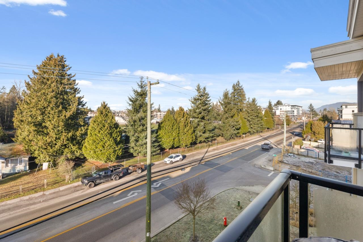 Loft / Bonus Room Photo of 405 10688 140 Street, Surrey, BC
