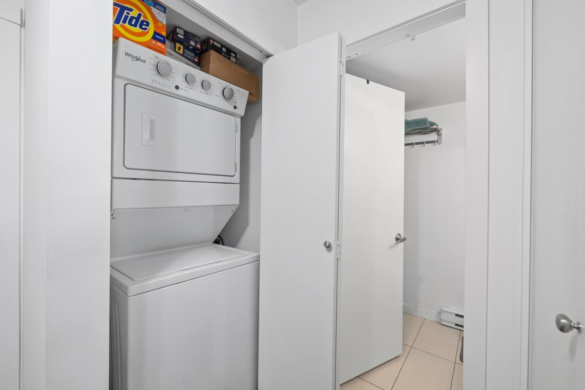 Mudroom Photo of 405 10688 140 Street, Surrey, BC