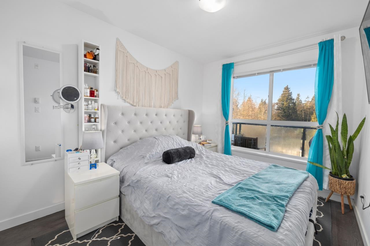 Primary Bathroom Photo of 405 10688 140 Street, Surrey, BC