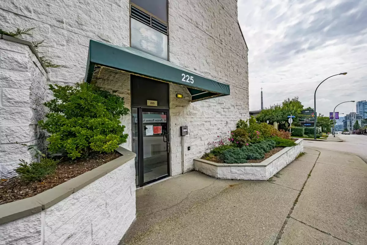 Garden / Landscaping Photo of 302 225 Sixth Street, New Westminster, BC