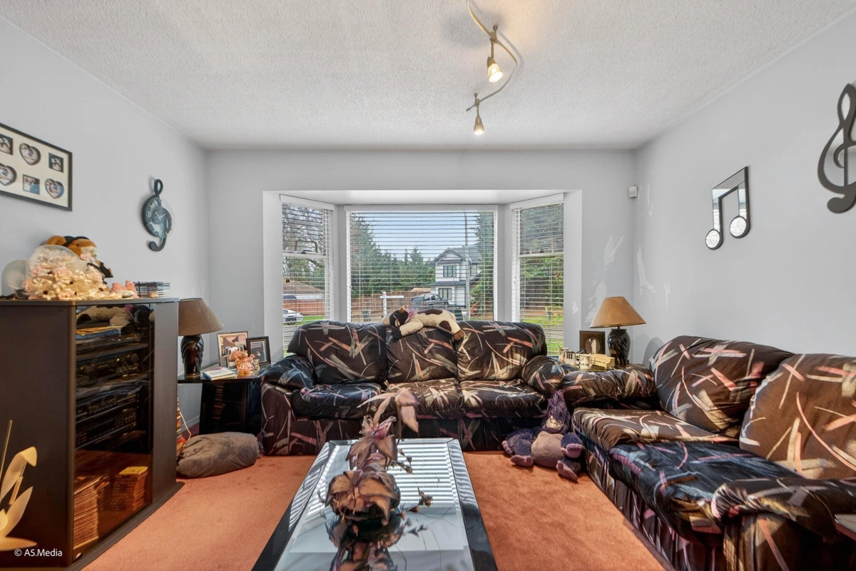 Breakfast Nook Photo of 13747 63a Avenue, Surrey, BC