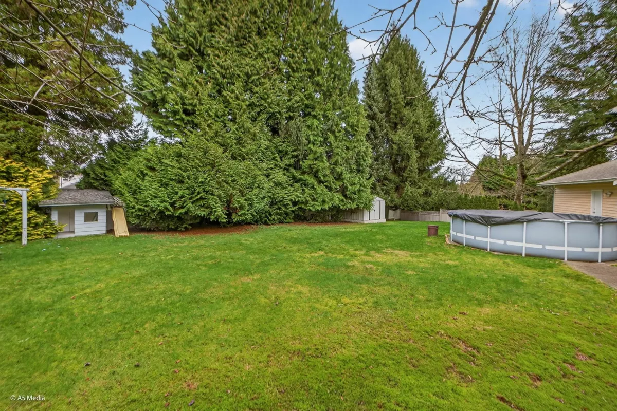 Front Yard Photo of 13747 63a Avenue, Surrey, BC