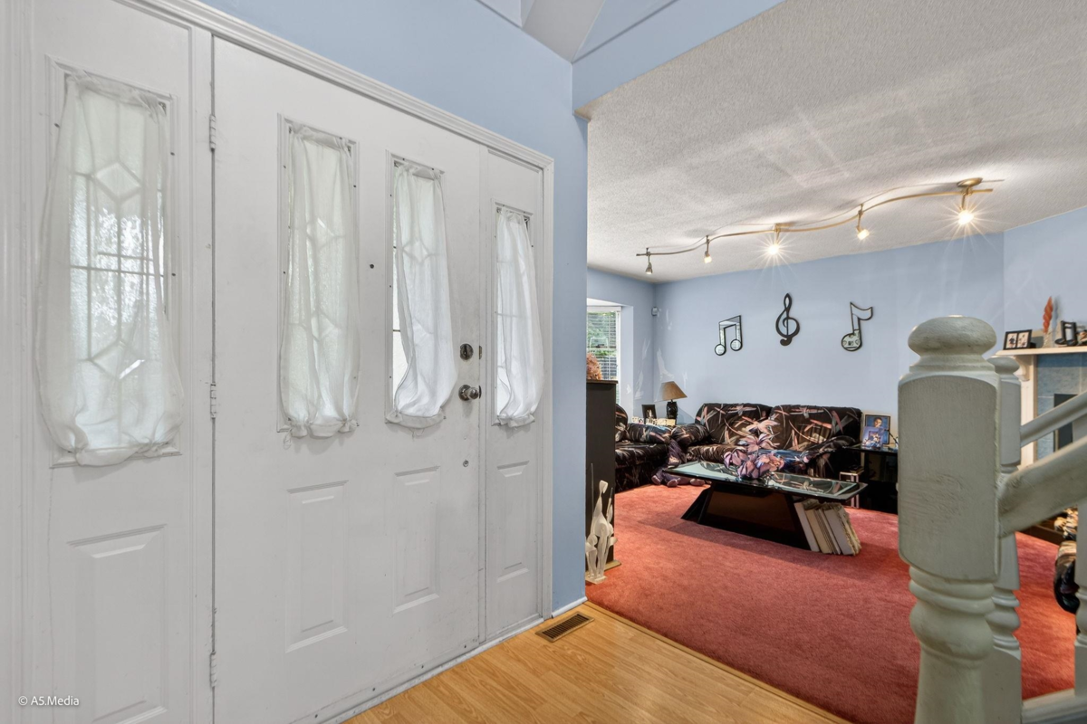 Kitchen Island Photo of 13747 63a Avenue, Surrey, BC