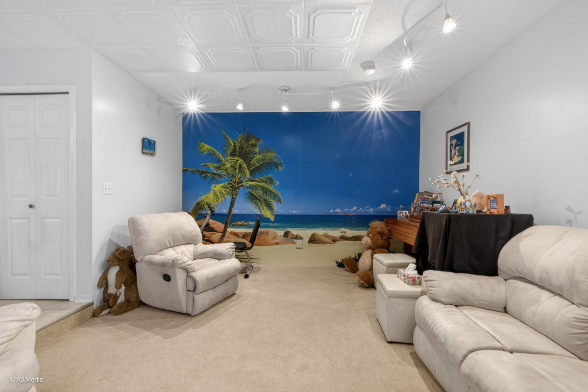 Walk-In Closet Photo of 13747 63a Avenue, Surrey, BC