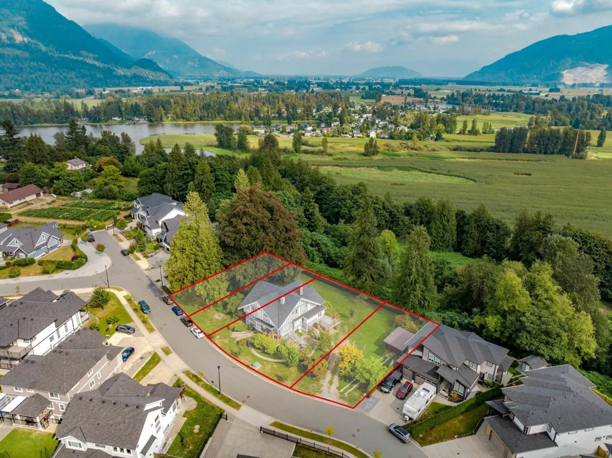 Dining Area Photo of 35280 Ewert Avenue, Mission, BC