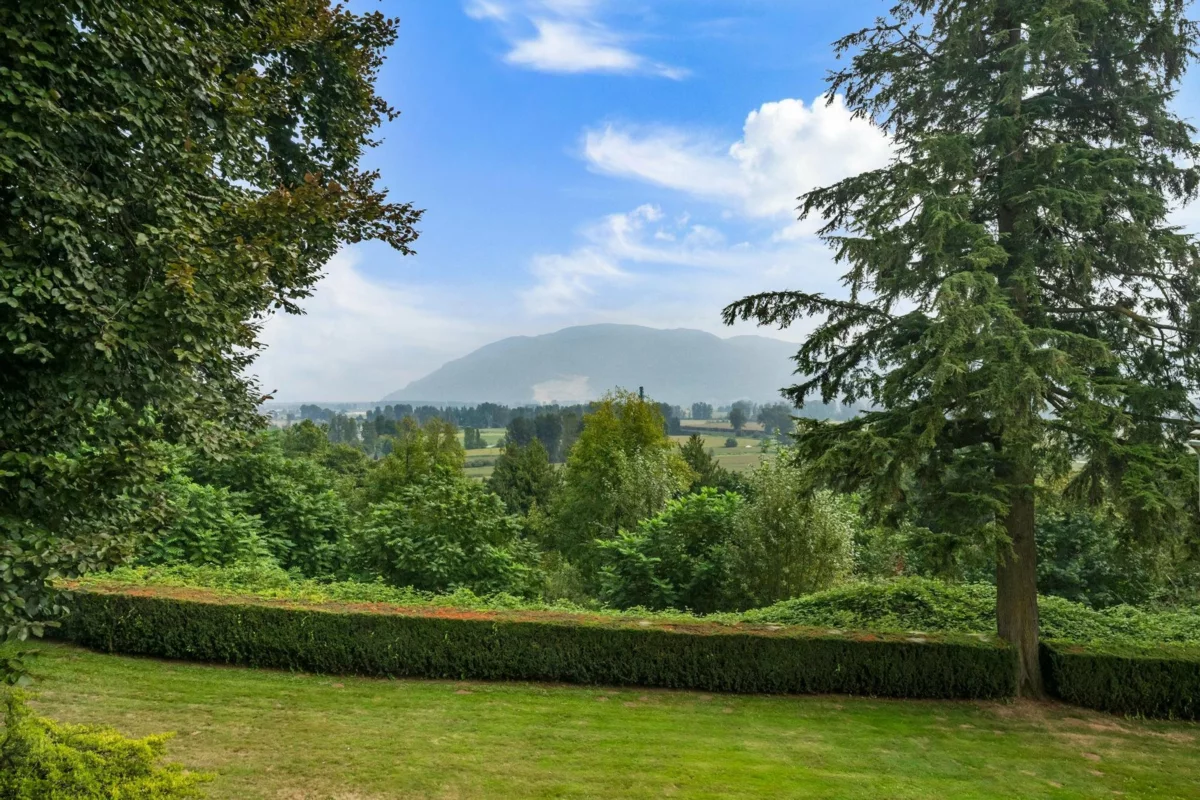 Entry Foyer Photo of 35280 Ewert Avenue, Mission, BC
